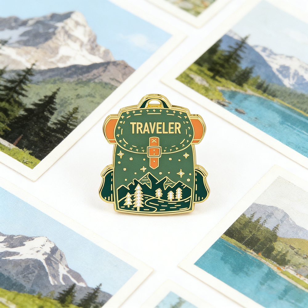 Traveler backpack enamel pin t - Outdoor Camping Logo recension och pris