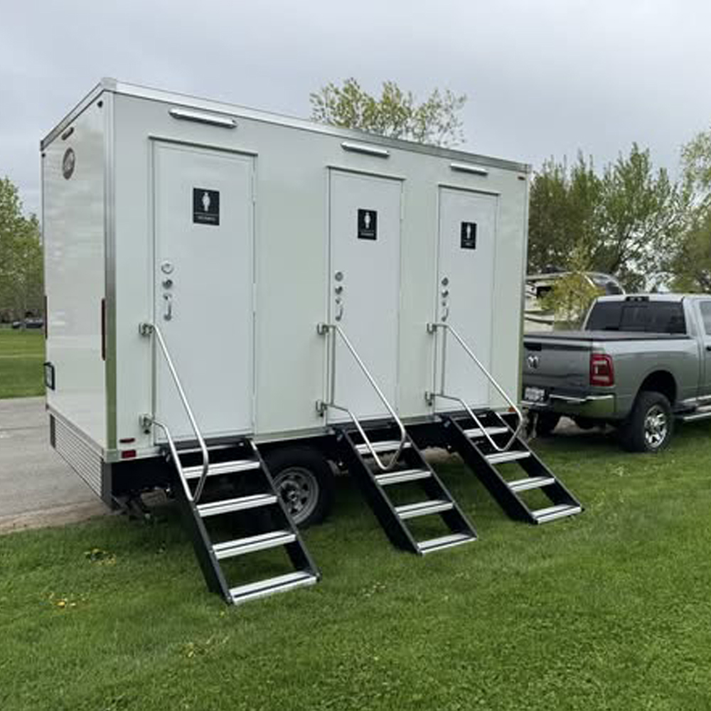 Mobile Toilet Trailer Luxury 3 - Outdoor Camping Rentals recension och pris